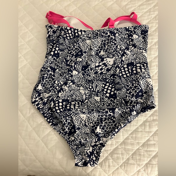 NWT Lilly Pulitzer for target swimsuit & matching pareo/sarong - Picture 2 of 11